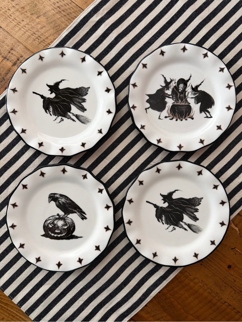 New Set of 4 Potter’s Studio 6 inch Halloween appetizer plates